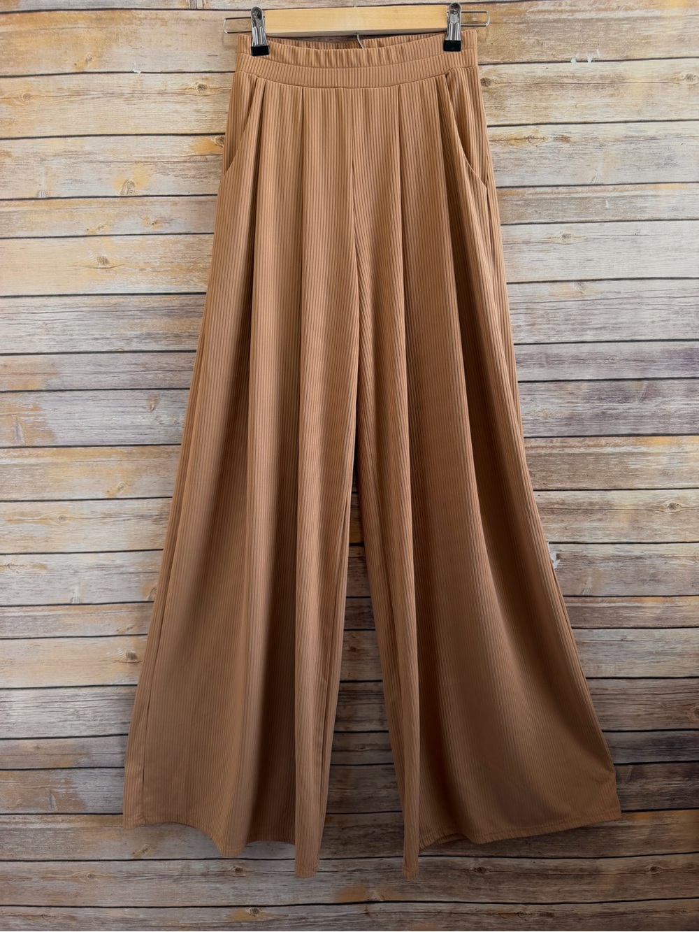 Saints & Hearts Tan Ribbed Pleated Wide Leg Pants Size Small